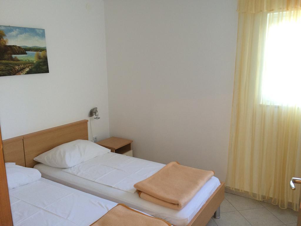 Apartment Kolundzic Novi Vinodolski Quarto foto
